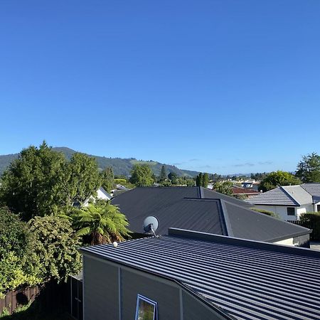 Spacious Retreat With Mountain View ロトルア エクステリア 写真
