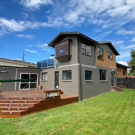 Spacious Retreat With Mountain View ロトルア エクステリア 写真
