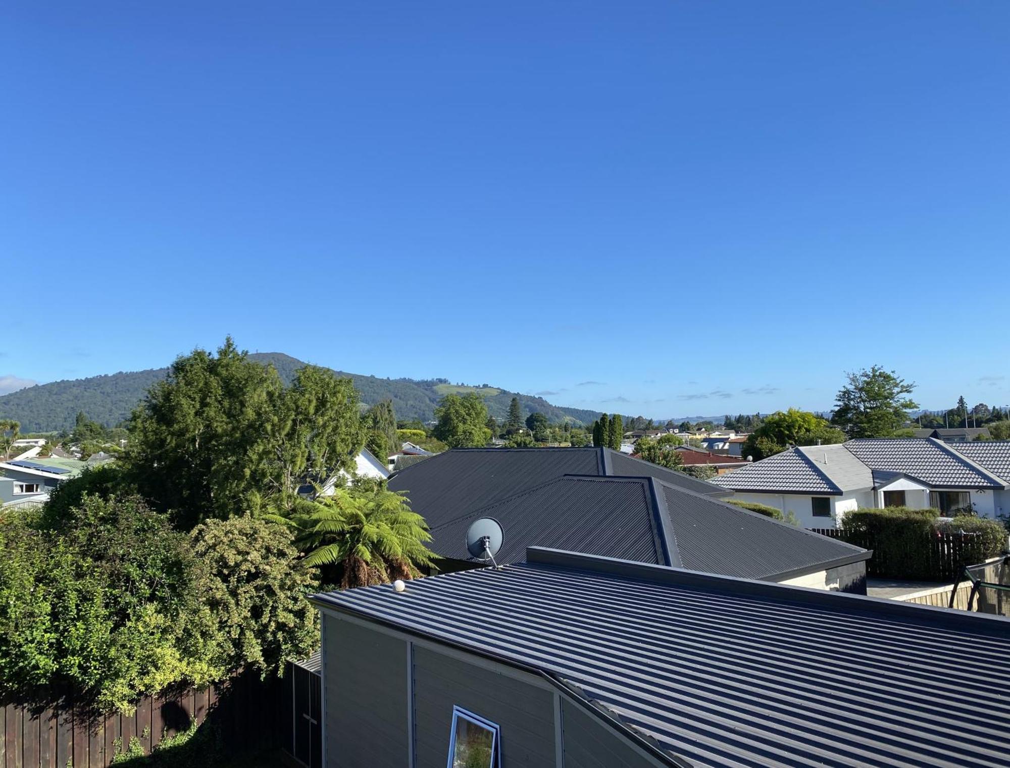 Spacious Retreat With Mountain View ロトルア エクステリア 写真