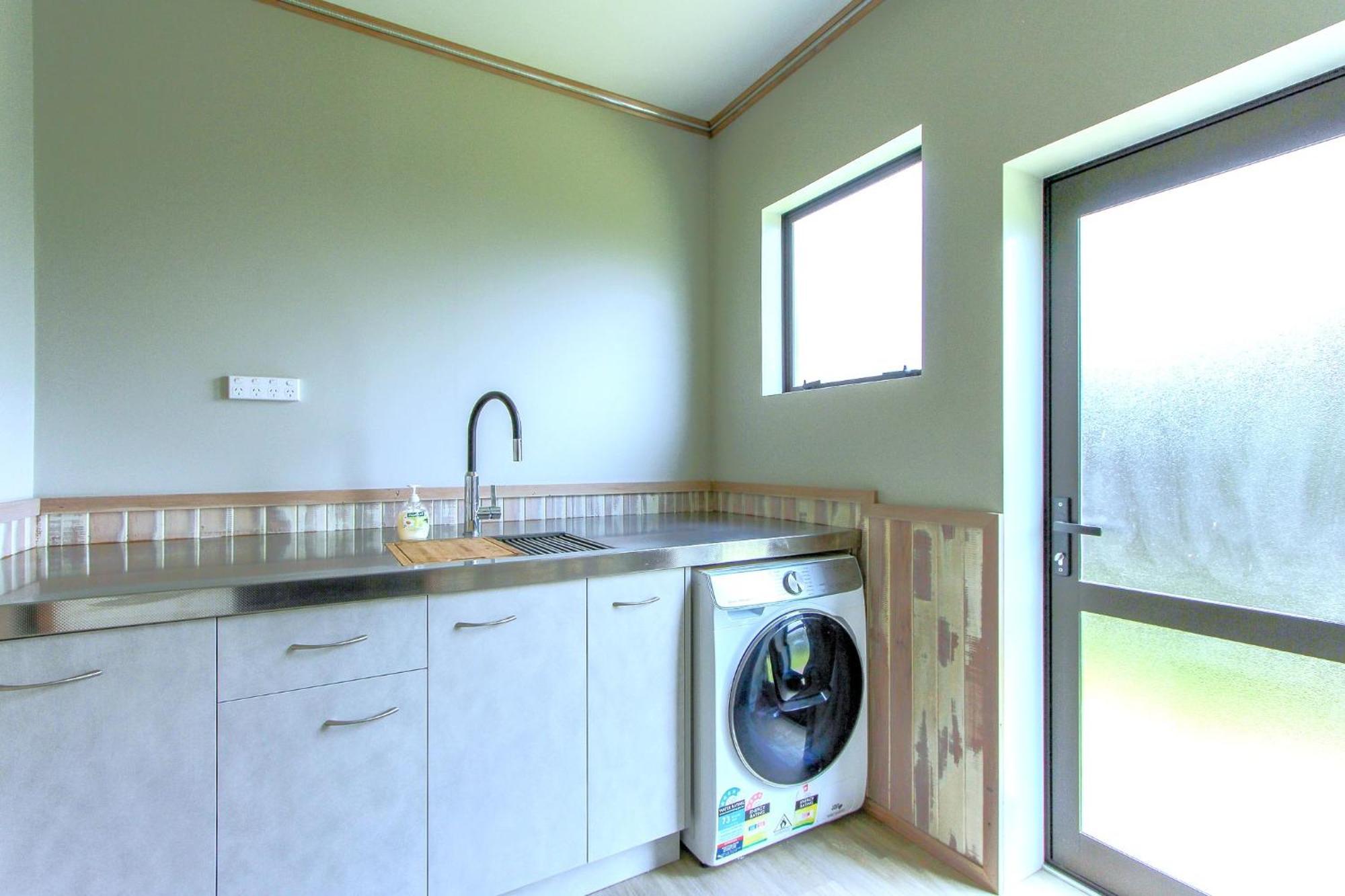 Spacious Retreat With Mountain View ロトルア エクステリア 写真