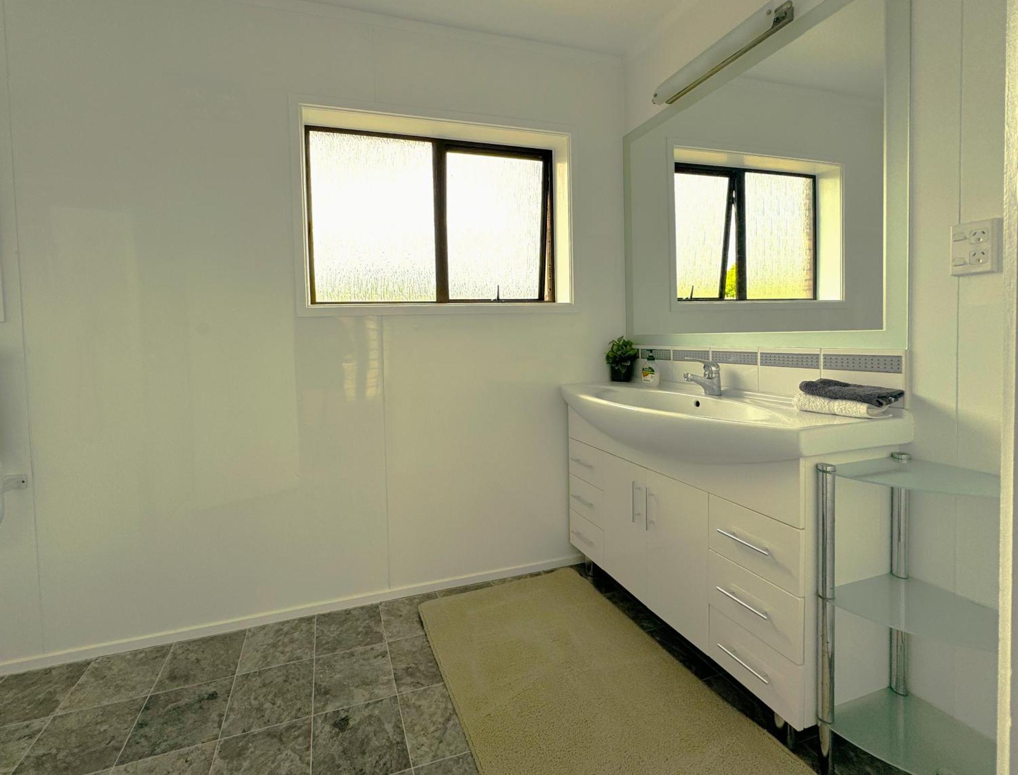 Spacious Retreat With Mountain View ロトルア エクステリア 写真