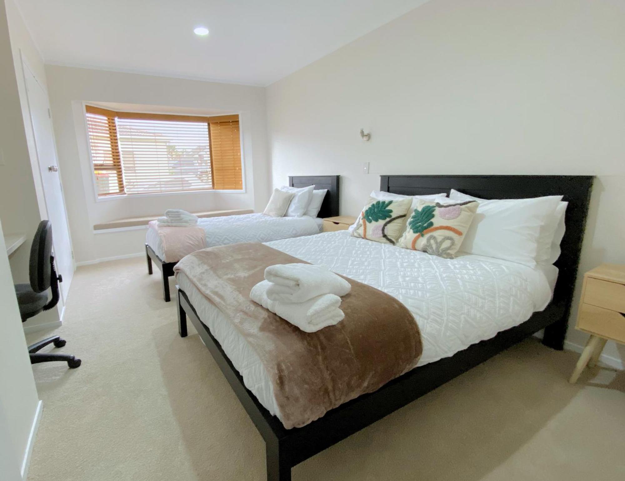 Spacious Retreat With Mountain View ロトルア エクステリア 写真