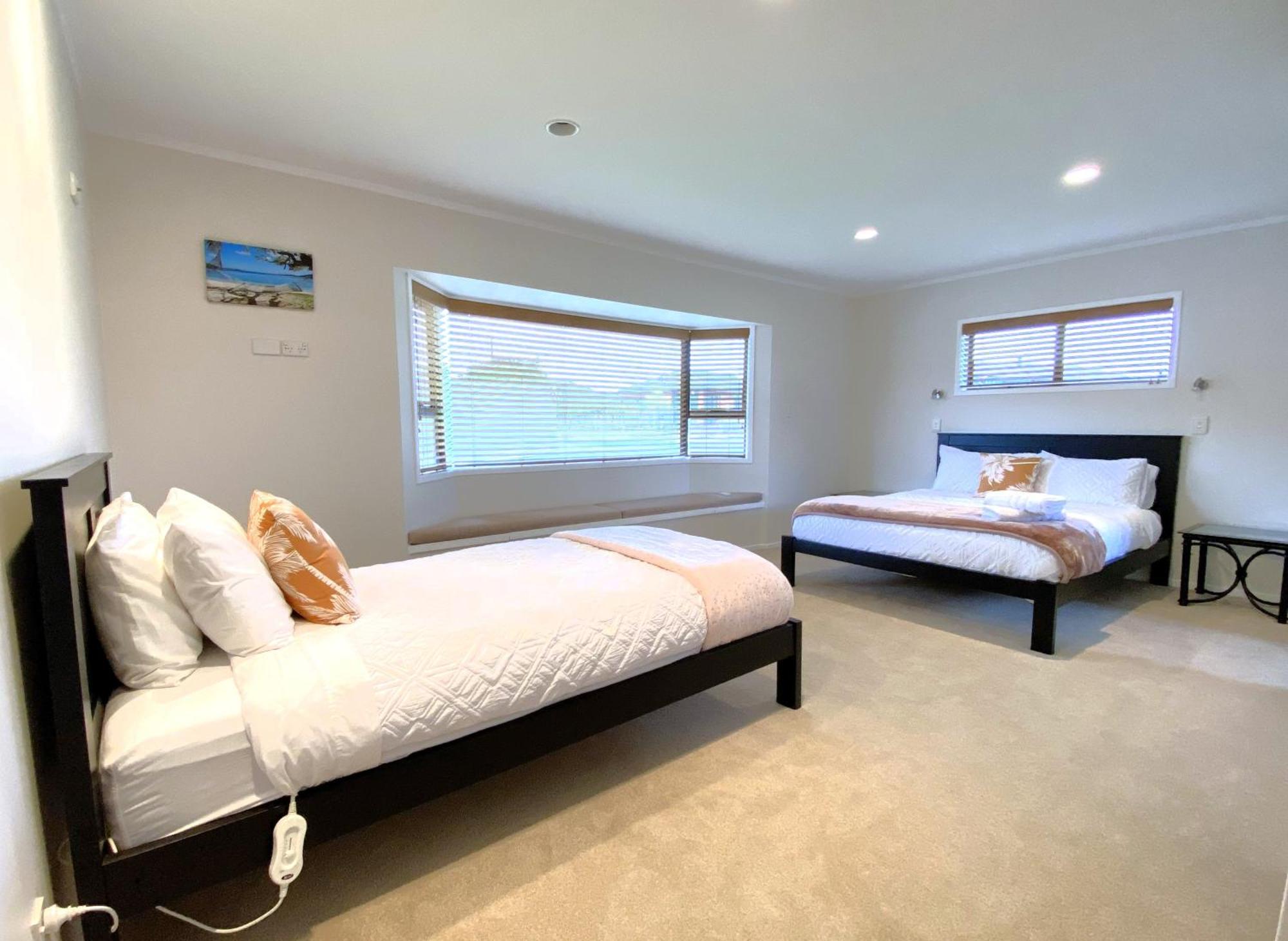 Spacious Retreat With Mountain View ロトルア エクステリア 写真