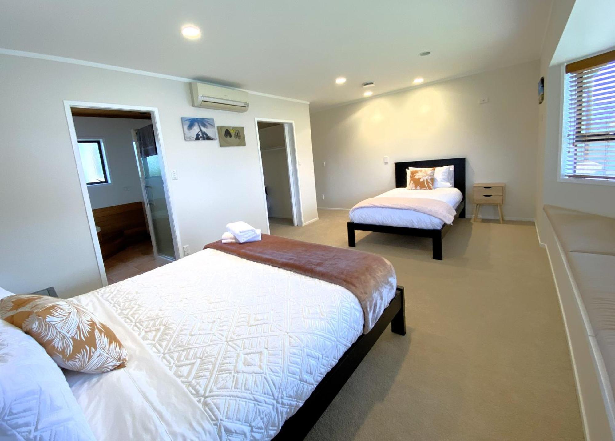 Spacious Retreat With Mountain View ロトルア エクステリア 写真