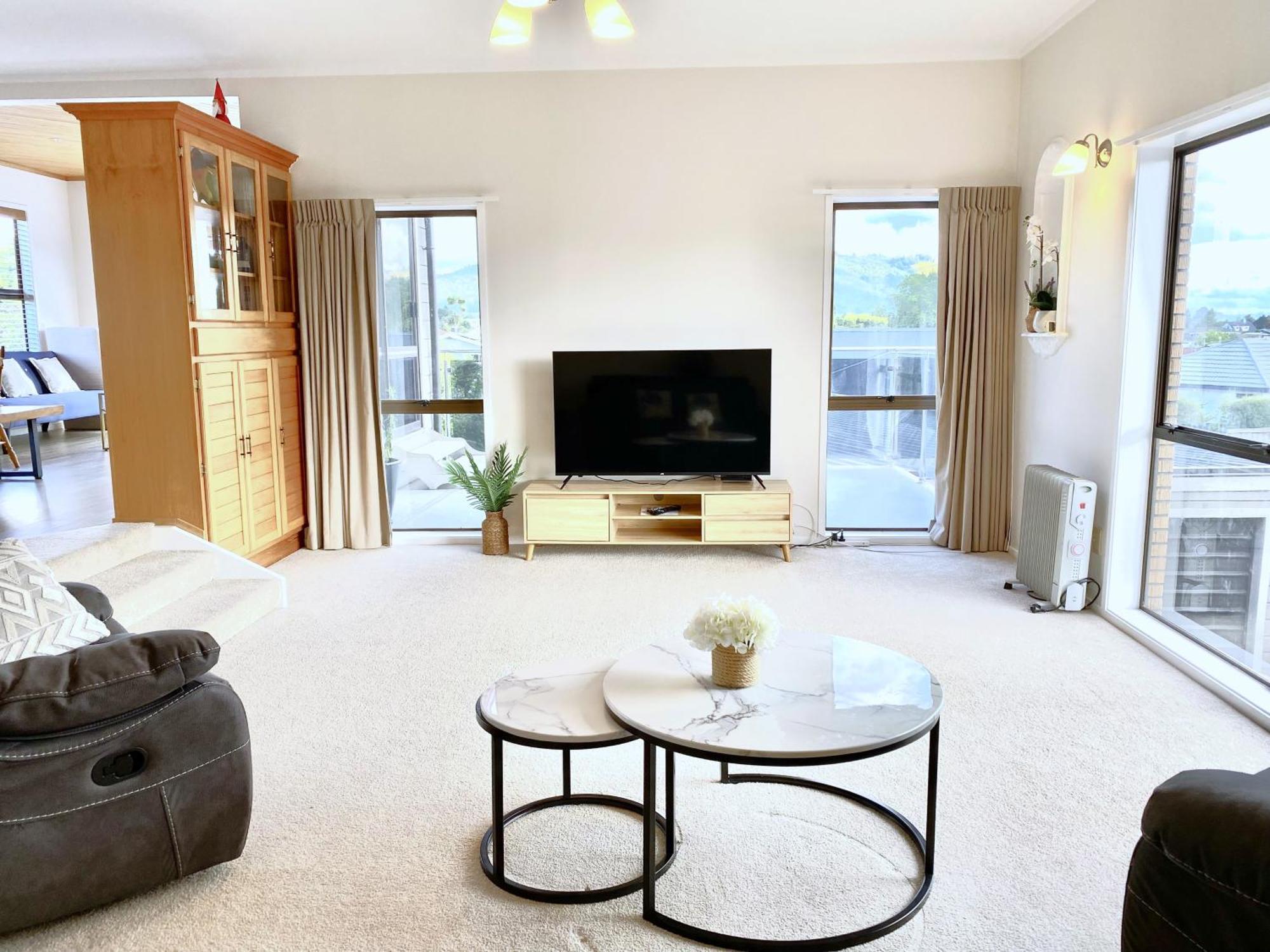 Spacious Retreat With Mountain View ロトルア エクステリア 写真